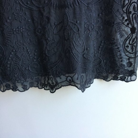 ⚪ 3/$15 Sheer black embroidered short sleeved blouse - Picture 7 of 13